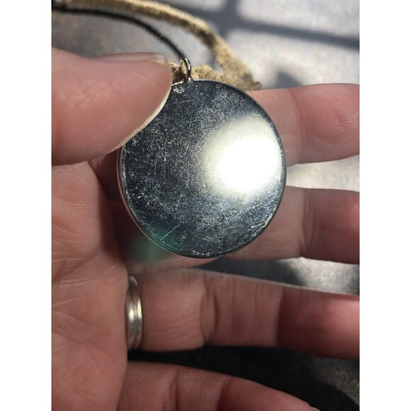 Red Flower Metal Medallion On HEMP Choker Necklace Boho Handmade Hippie Earthy - Picture 3 of 6